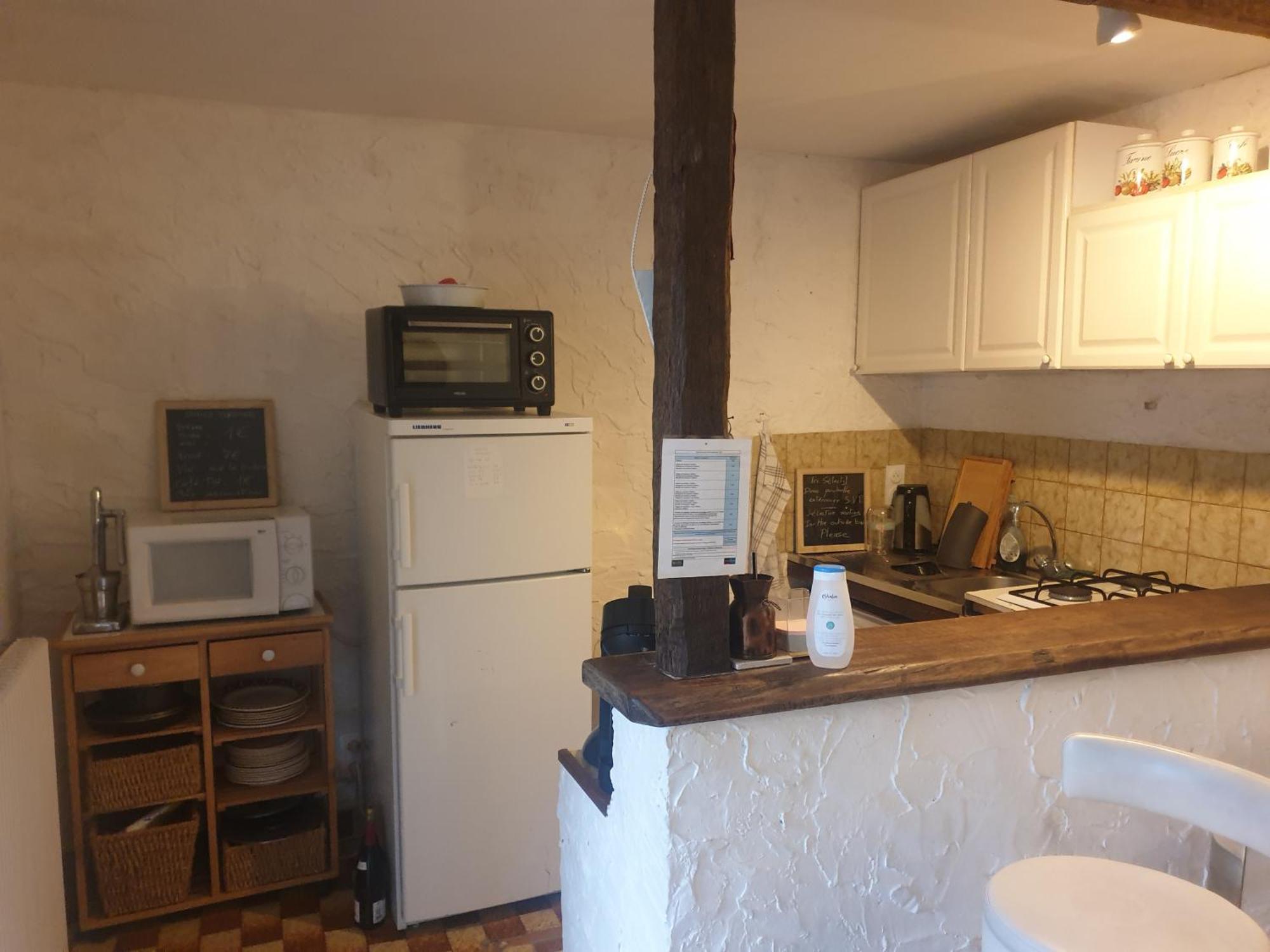 Maison Marylene Possibilite De Louer 2 Chambres Et Un Lit 1Place Supplementaire Ici C'Est Calme Et Simple Entretien Et Petit Dejeuner A Regler Sur Place Vous Gagnez 16 Pour-Cent Givry  Room photo